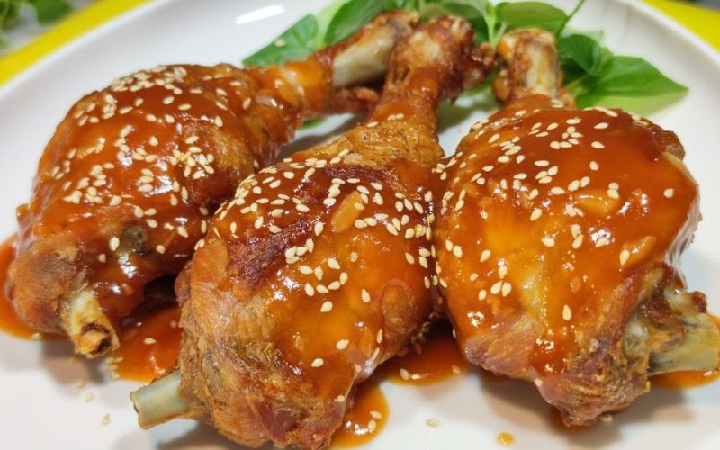 Gà Chiên Sốt Mè Rang Giòn Ngon Đậm Đà Tại Nhà Chỉ 5 Bước