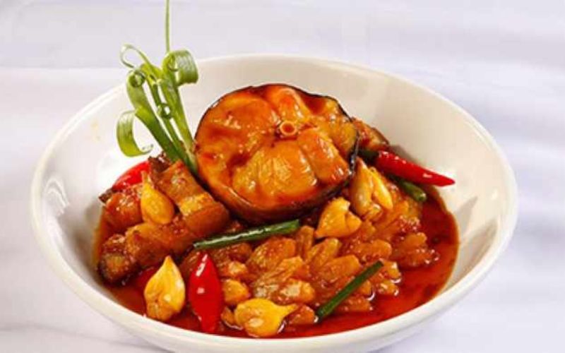 Thưởng thức món cá kho củ nén đơn giản tại nhà