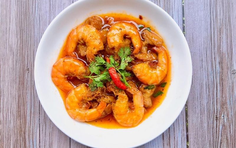 Thưởng thức món tôm kho trứng cút