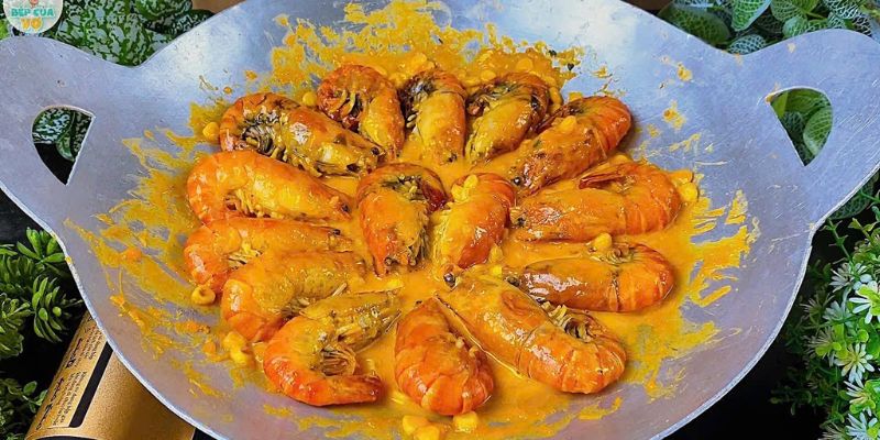 Thưởng thức món tôm kho trứng muối